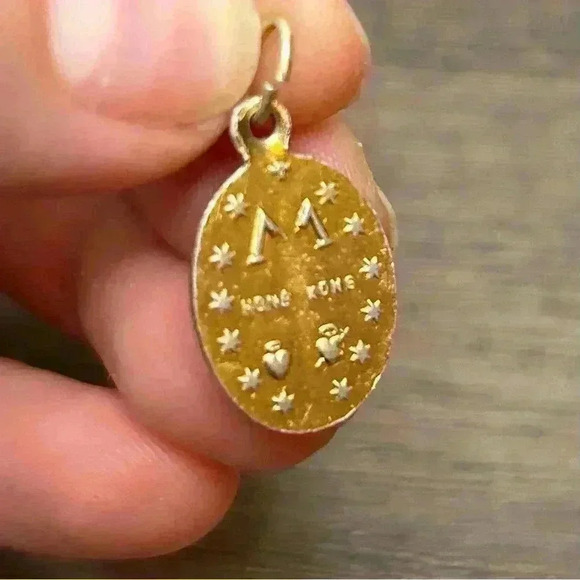 Vintage Religious Gold Tone Mary Pendant | Made in Hong Kong - Picture 2 of 2